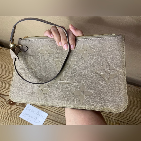 Louis Vuitton Neverfull MM Pouch Authentic - Picture 4 of 16